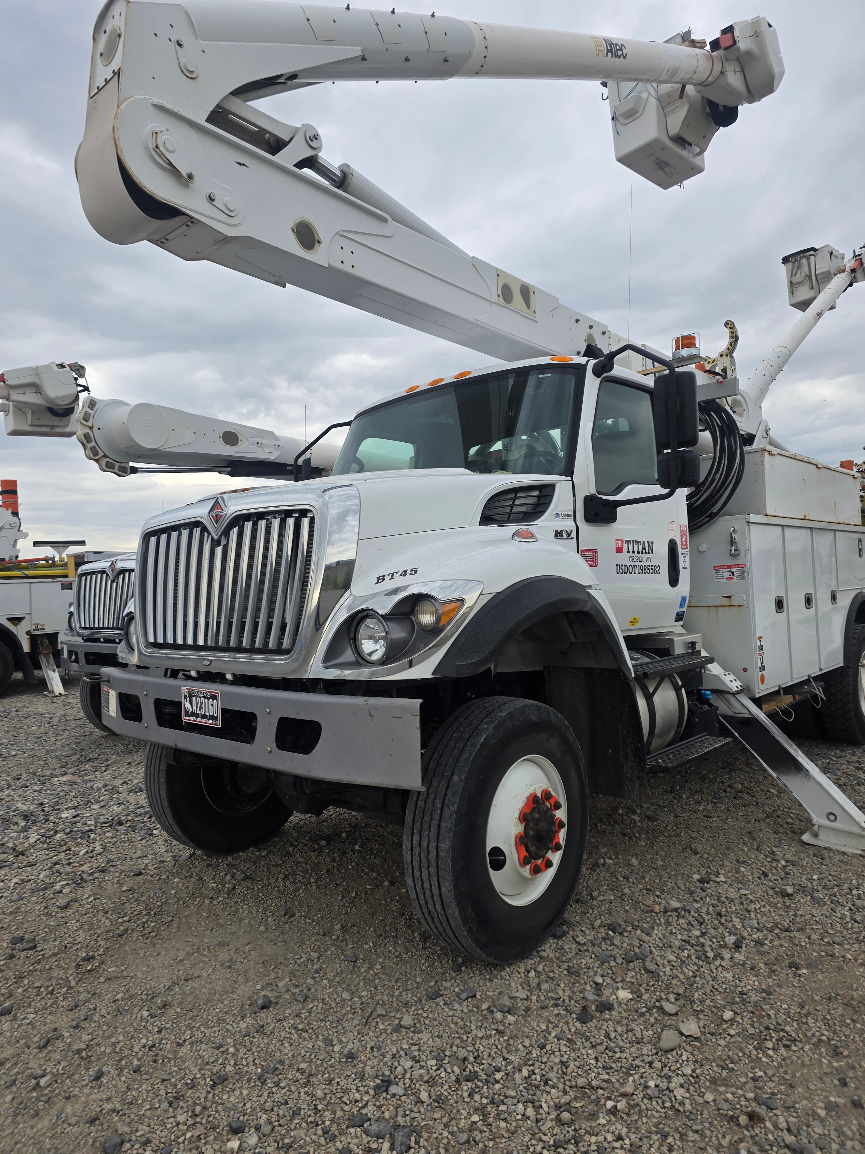 Titan Freightliner bucket truck BT45 with ALTEC boom before washing — utility truck fleet grime